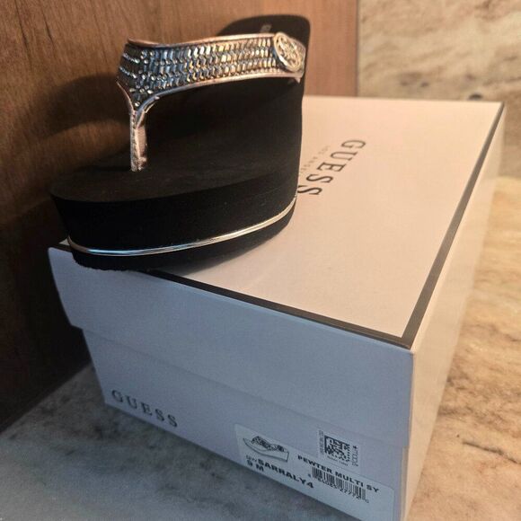 NIB GUESS Sarraly4 Logo Wedge Slip On Flip Sandals - Picture 2 of 3